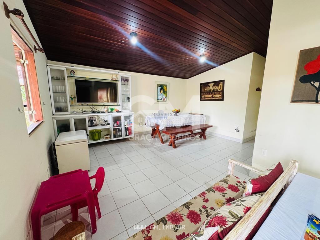 Foto de Casa com 4 quartos em condomínio próximo ao centro