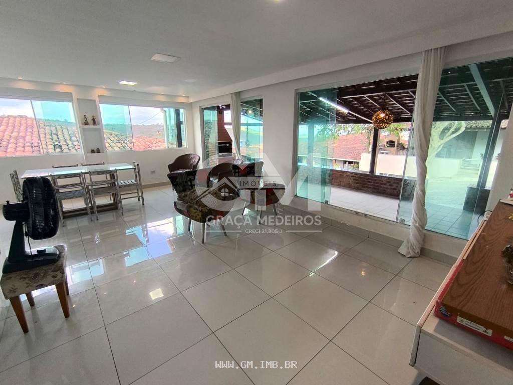Foto de Casa em condomínio a margens da pista local