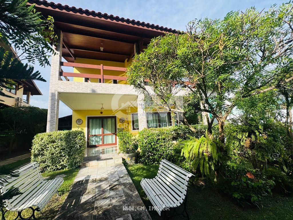 Casa com 398 metros em condomínio, localizado ás margens da BR 232
