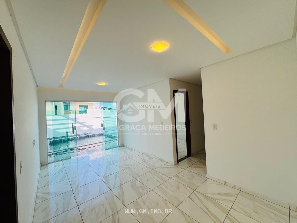 Foto de Casa com piscina com espaço gourmet