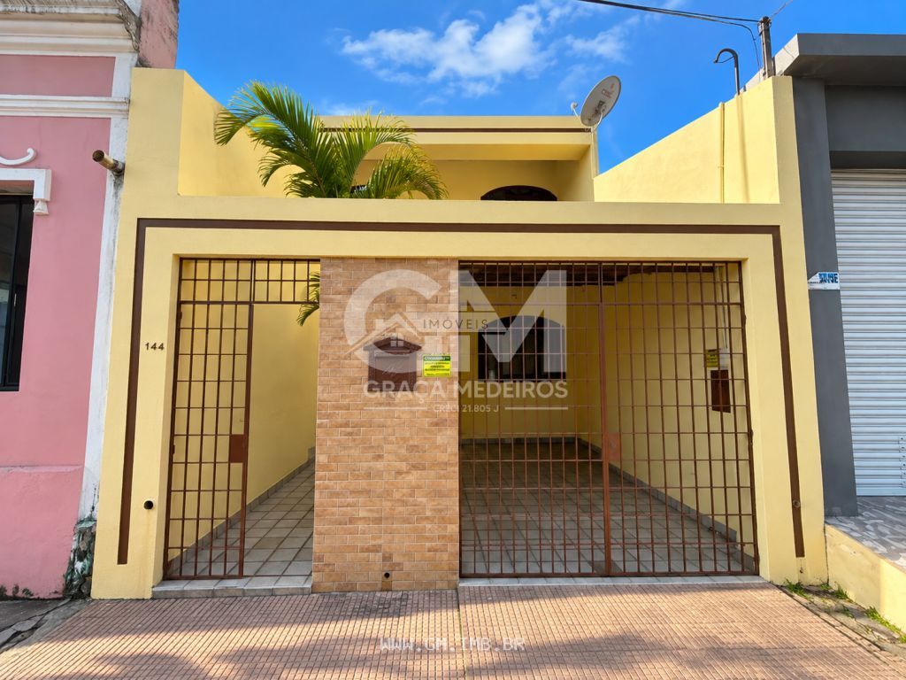 Casa à venda no centro de Gravatá-PE