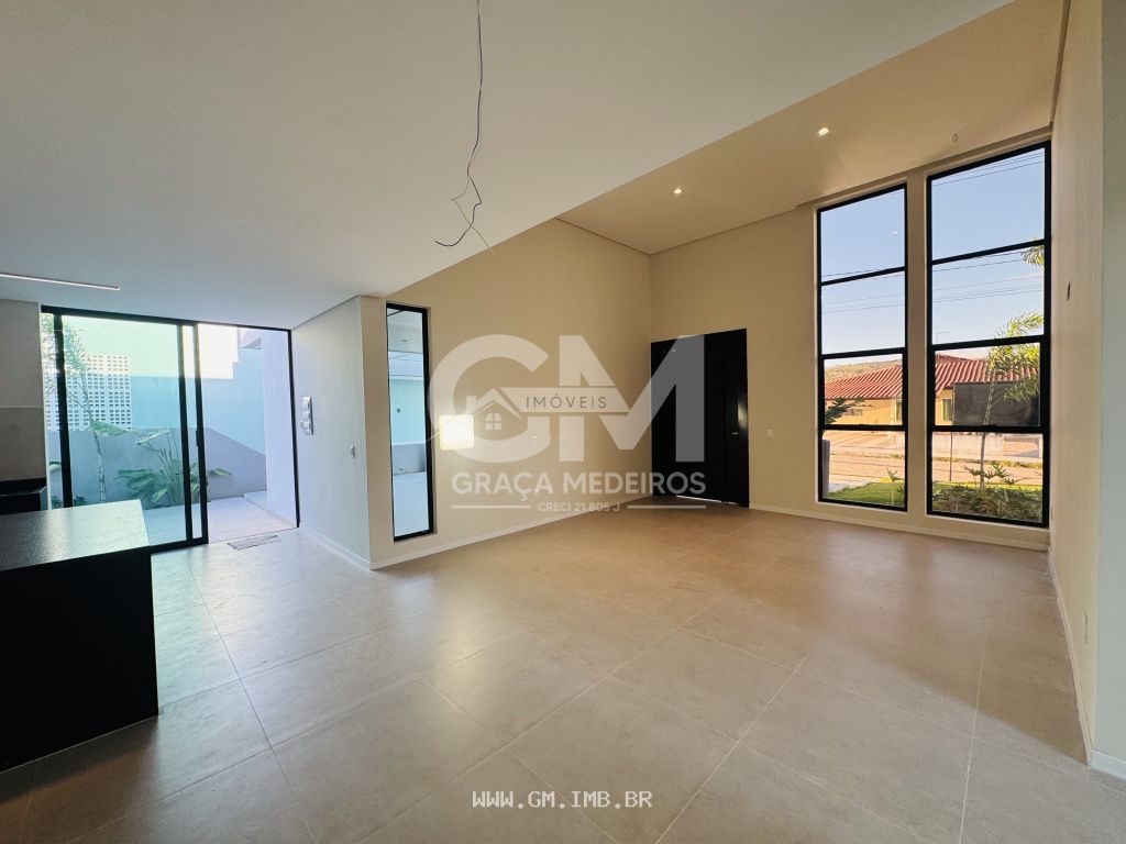 Foto de Casa com 4 quartos sendo 3 suítes, piscina particular 