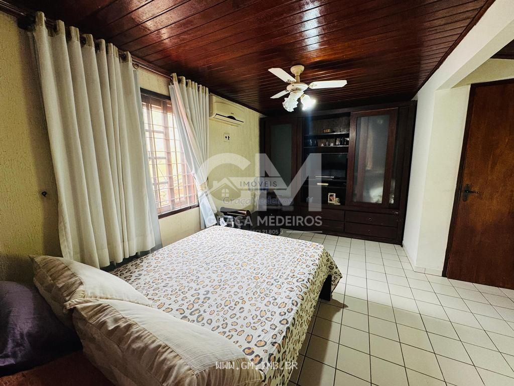 Foto de Casa com 4 quartos em condomínio a 200 metros da pista local