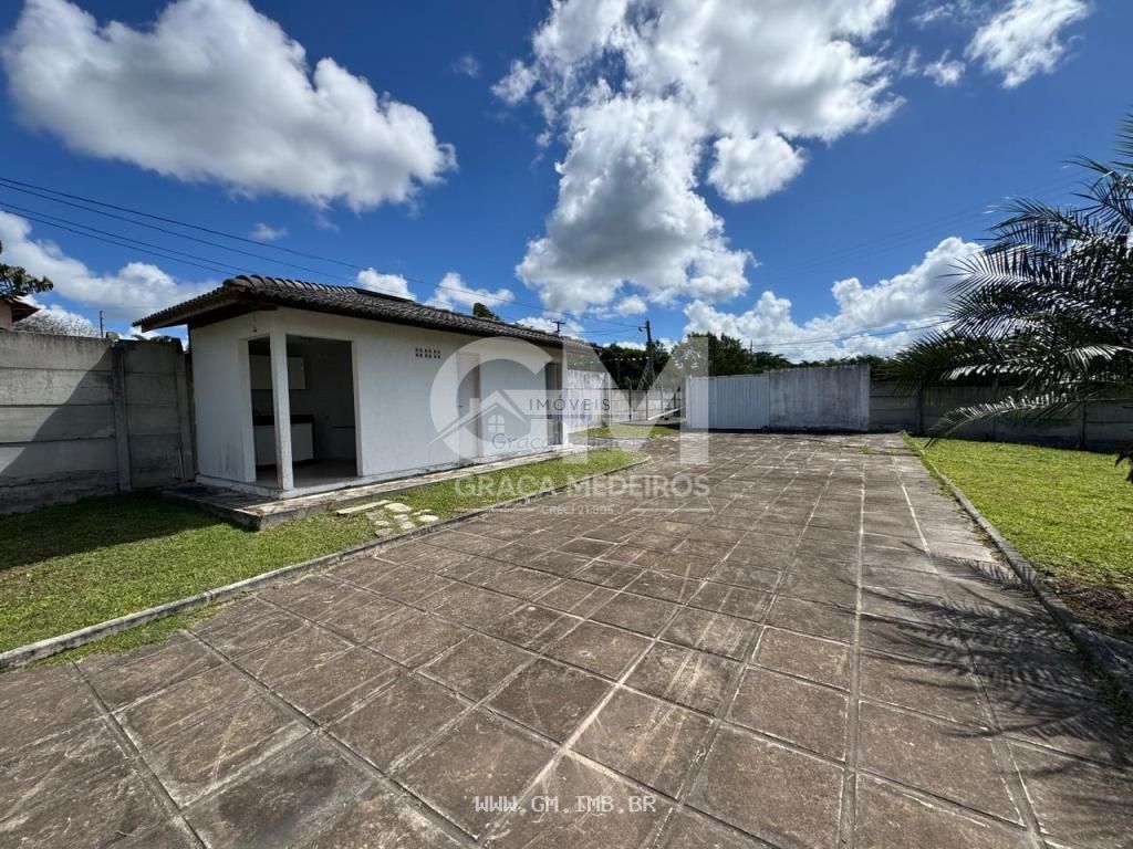 Foto de Casa com 300 metros de área construída em terreno 2.124,59 metros