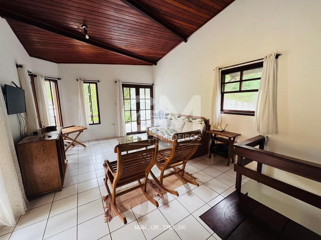 Foto de Casa com 4 quartos em condomínio com piscina aquecida