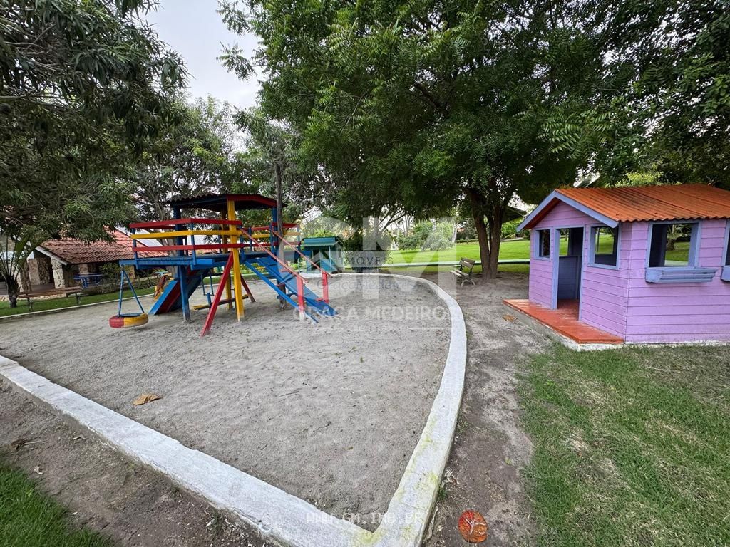 Foto de Casa com 398 metros em condomínio, localizado ás margens da BR 232