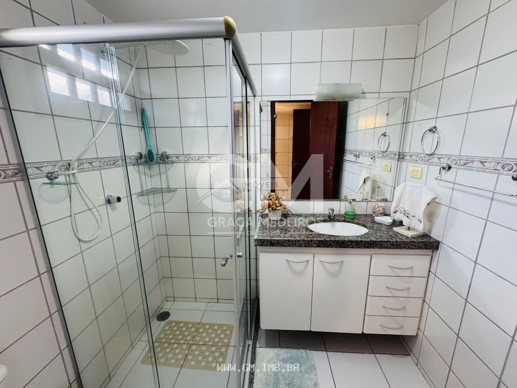 Foto de Casa com 3 quartos + dependência 
