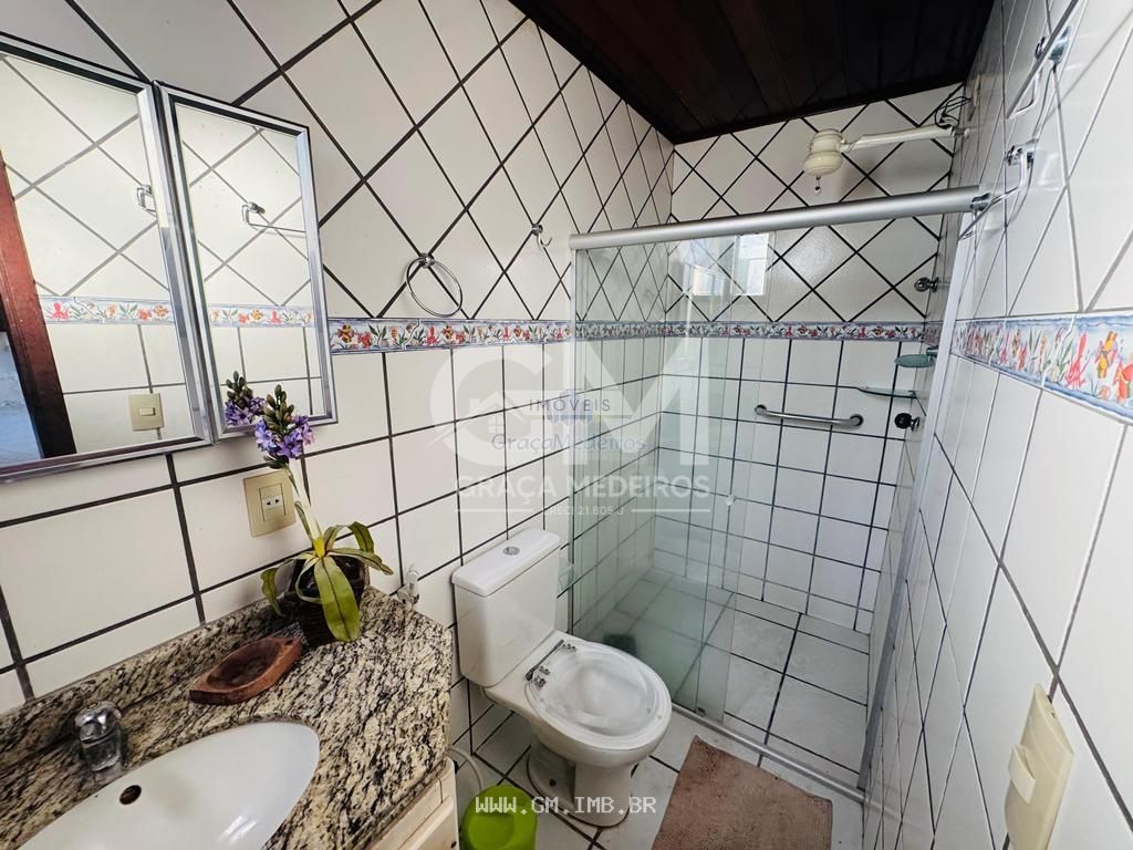 Foto de Casa com 4 quartos em condomínio fechado a 200 metros da pista local