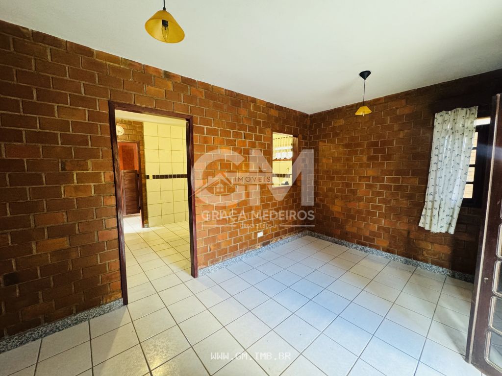 Foto de Chalé com 4 quartos sendo 2 suítes em condomínio
