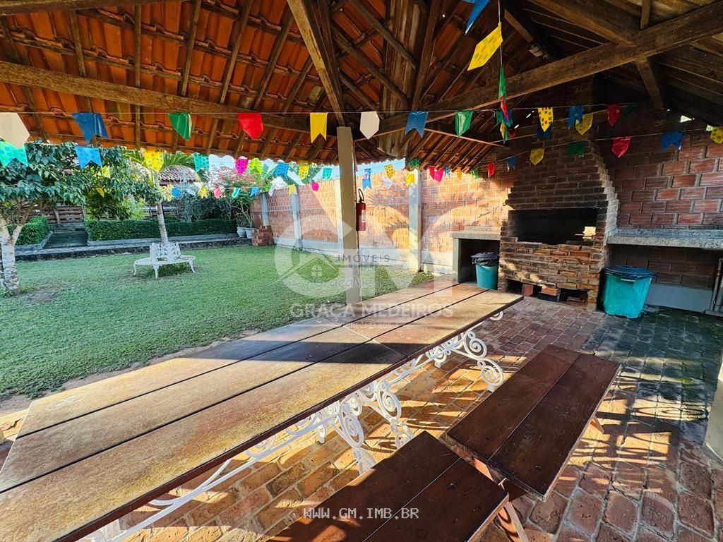 Foto de Casa com 4 quartos em condomínio fechado a 200 metros da pista local
