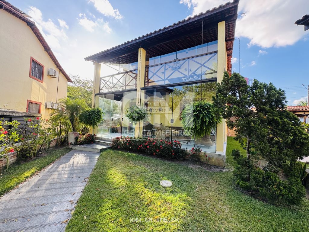 Foto de Casa com 3 quartos + dependência 