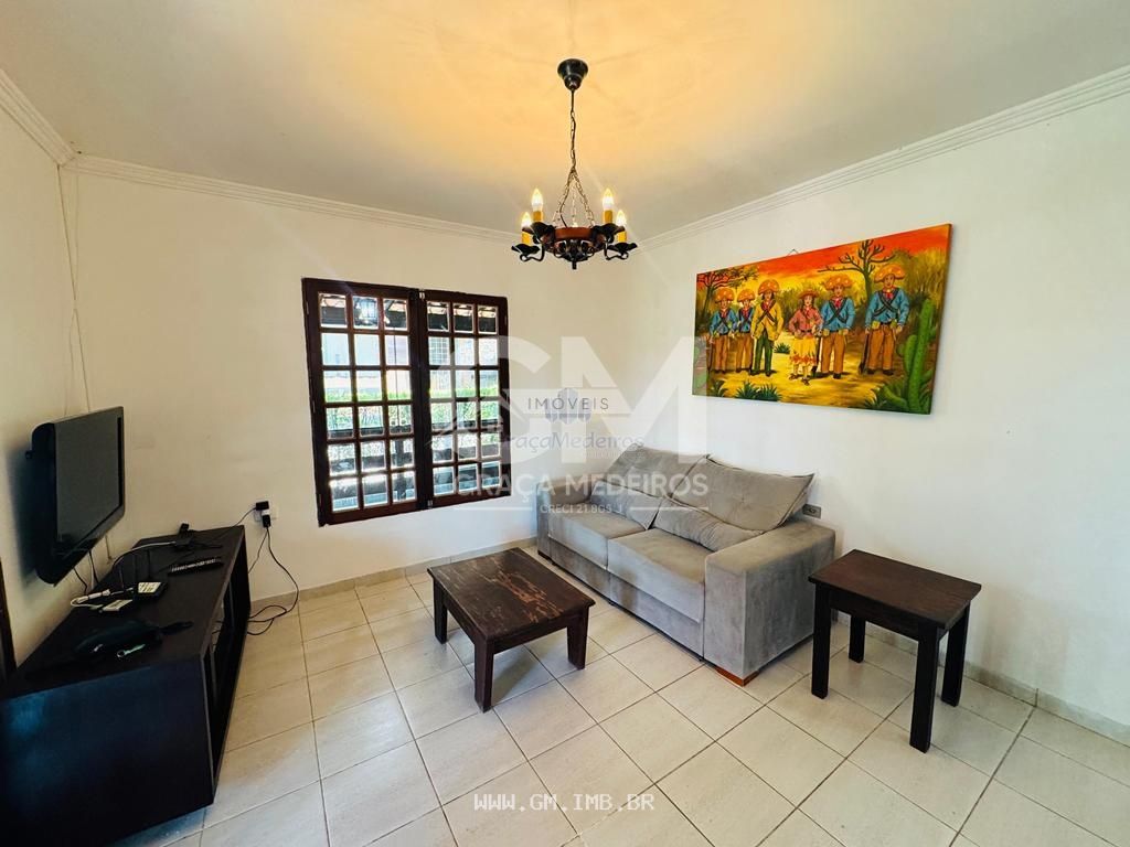 Foto de Casa térrea com piscina particular em condomínio