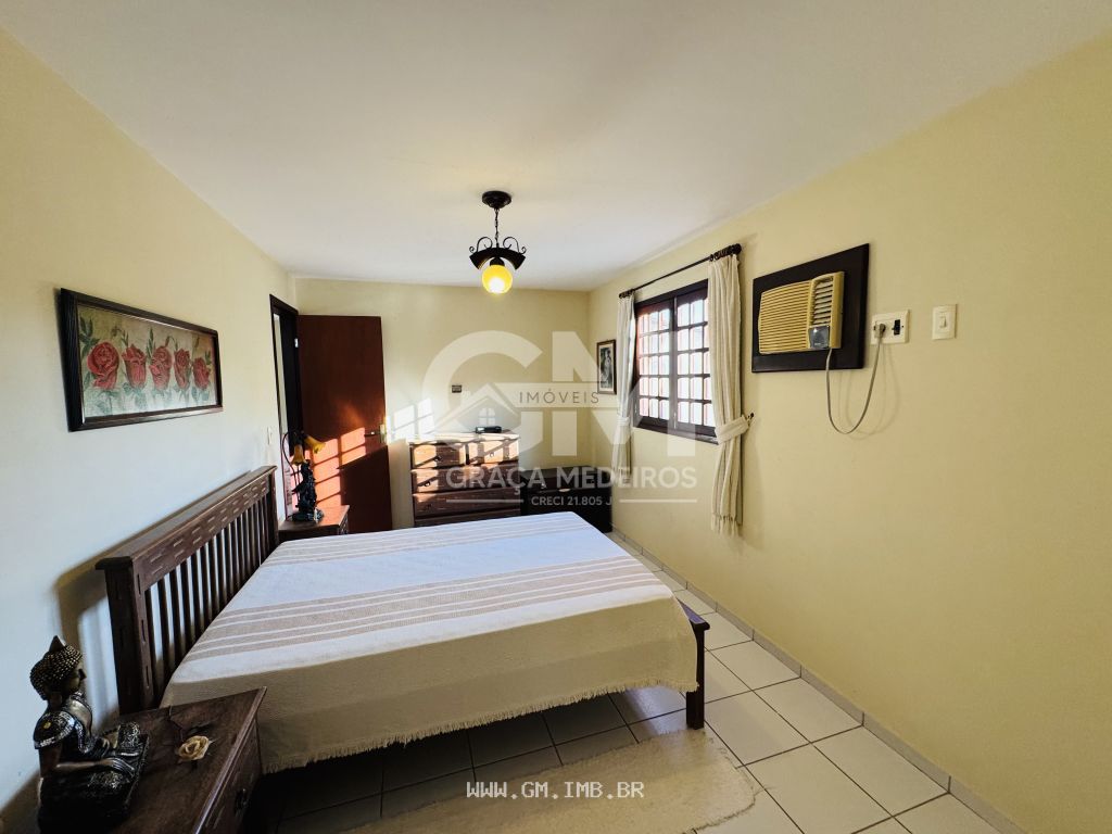 Foto de Casa com 3 quartos + dependência 