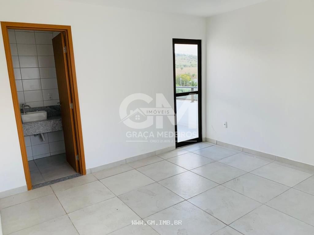 Foto de Casa com 5 quartos, terreno com 1.000 m² 
