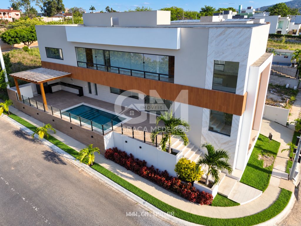 Casa em condomínio com piscina e espaço gourmet