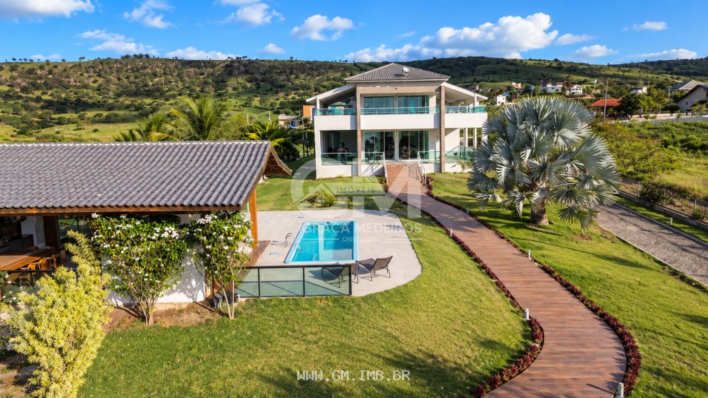 Casa com 500 metros de área construída de alto padrão em condomínio 