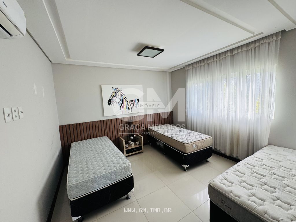 Foto de Casa com 4 suítes, disponível para locação anual