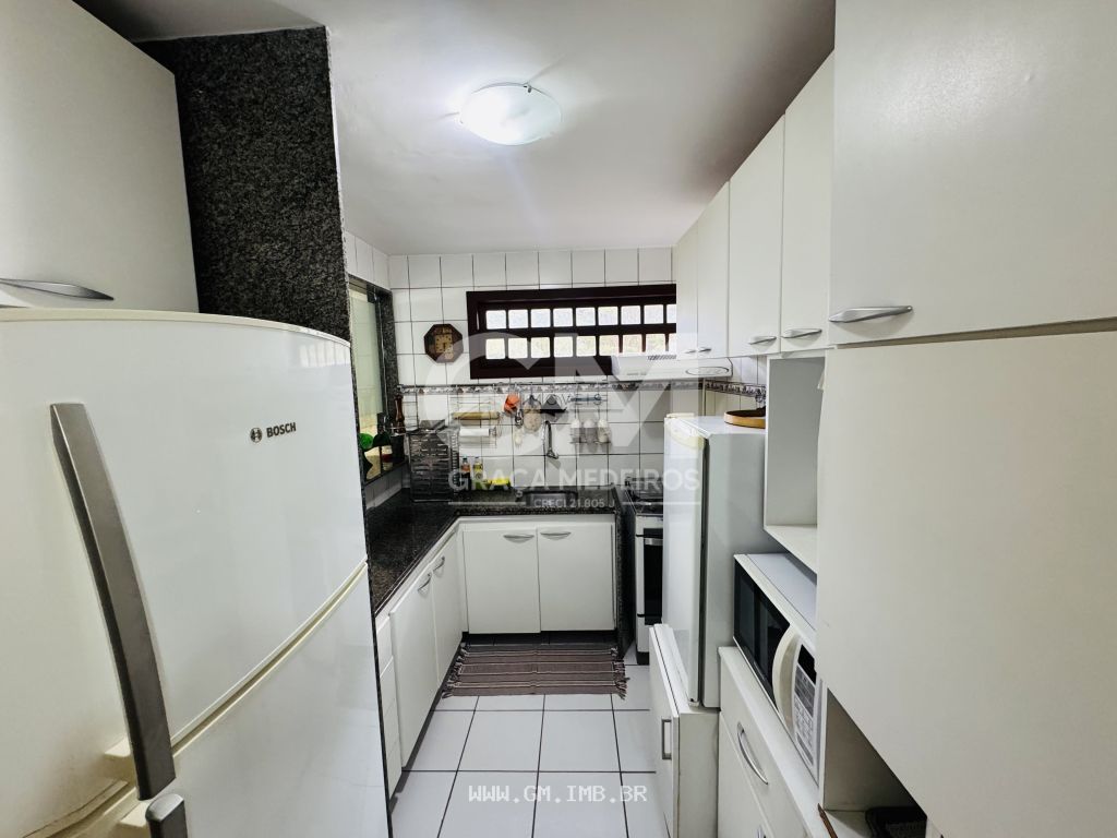 Foto de Casa com 3 quartos + dependência 
