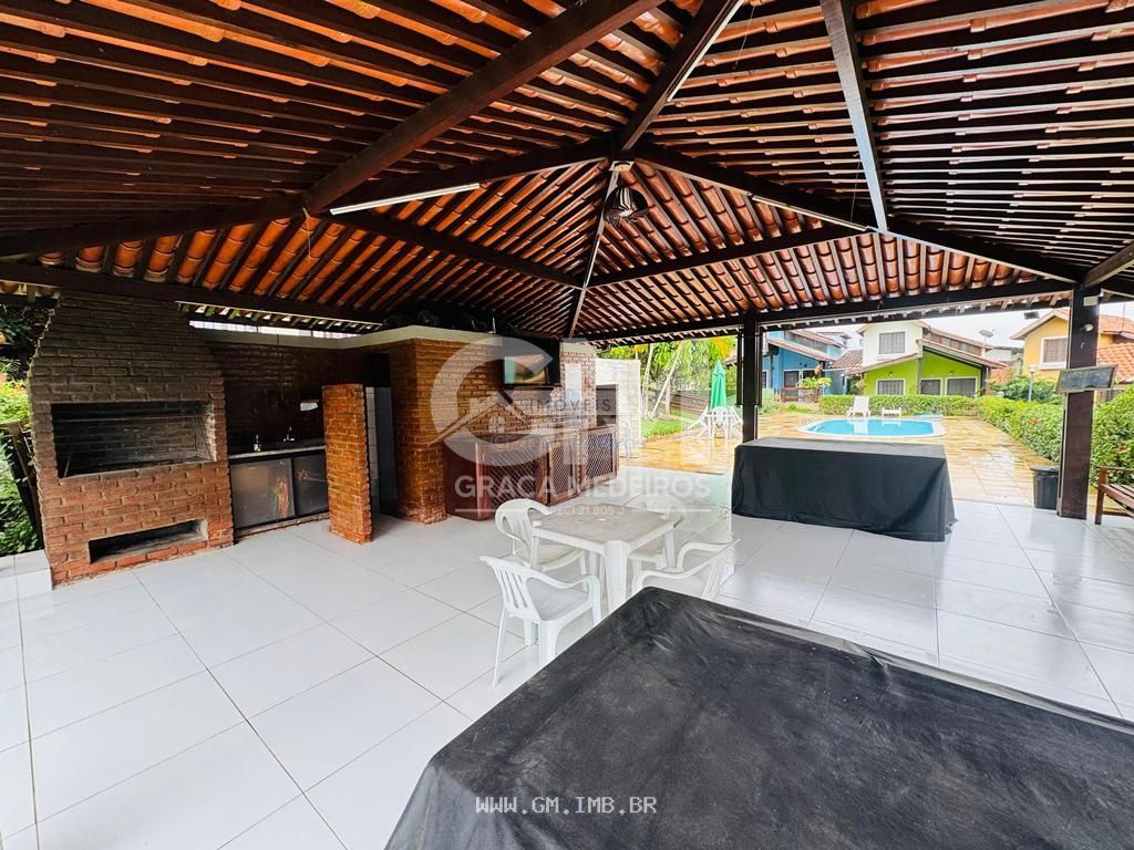 Foto de Casa com 4 quartos em condomínio a 200 metros da pista local