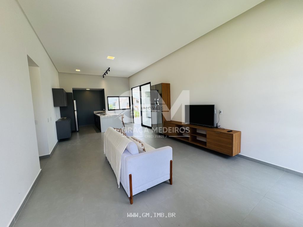 Foto de Casa de alto padrão, 4 suítes, piscina e terraço gourmet 