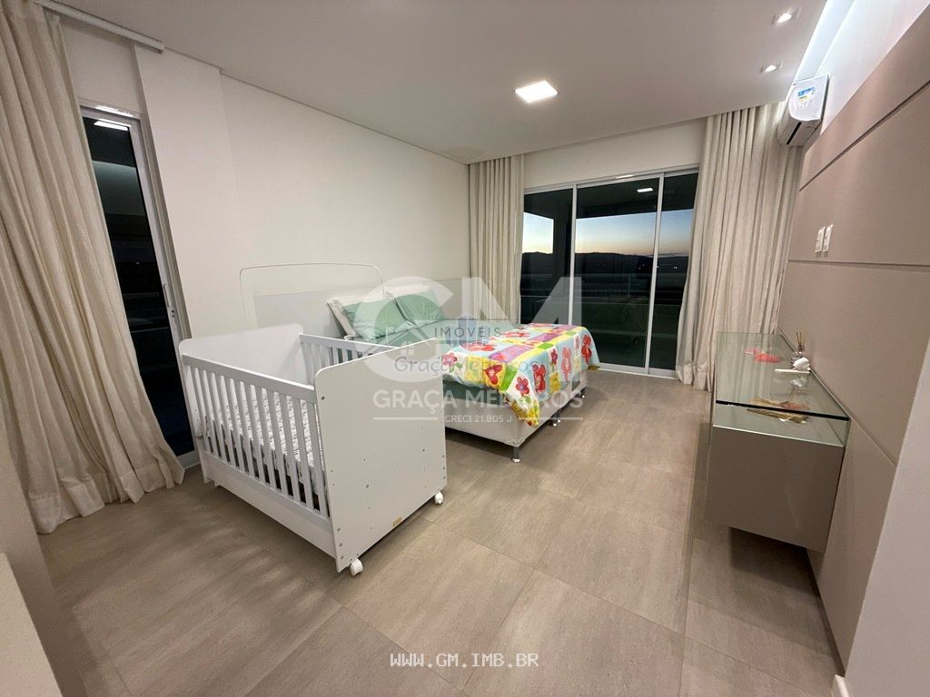 Foto de Casa com 500 metros de área construída de alto padrão em condomínio 
