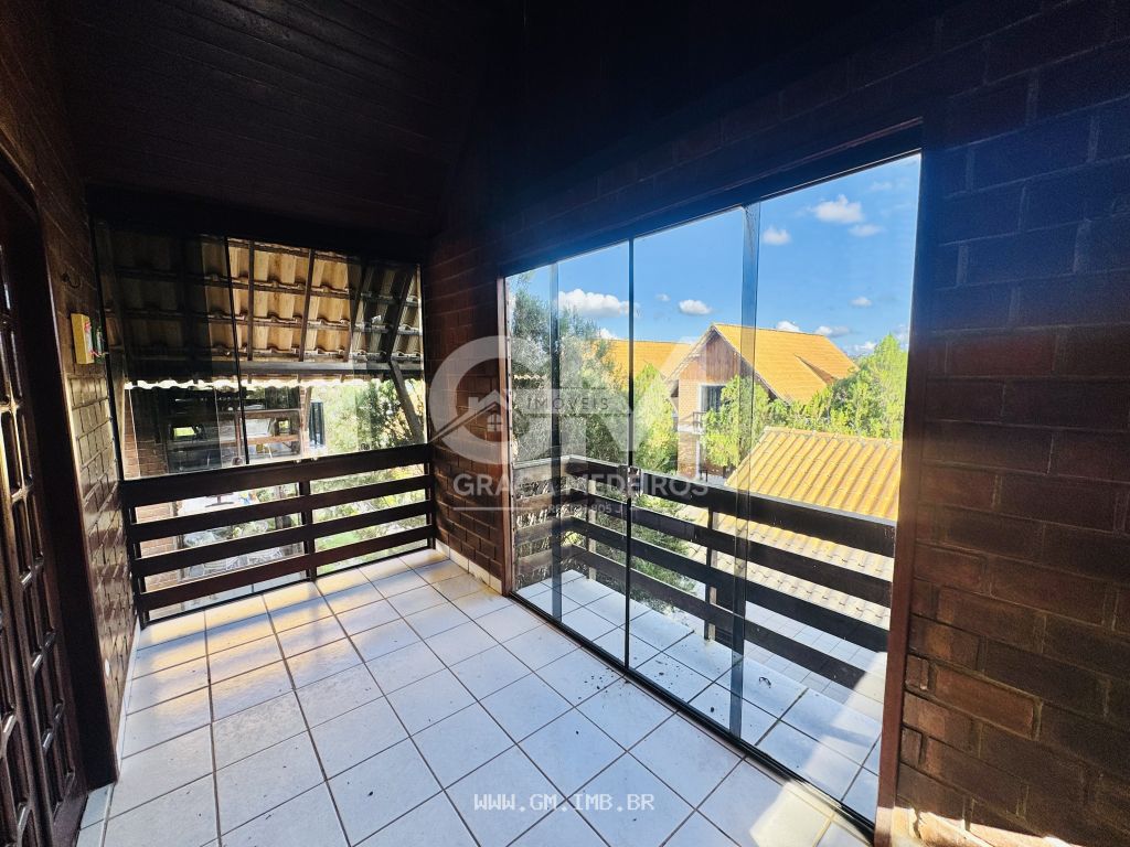 Foto de Chalé com 4 quartos sendo 2 suítes em condomínio