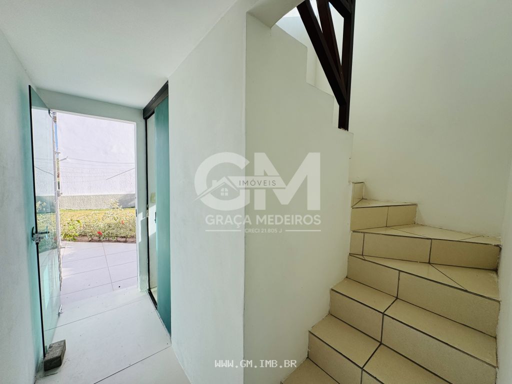 Foto de Casa com 4 quartos sendo 3 suítes, terreno com 360 m² 