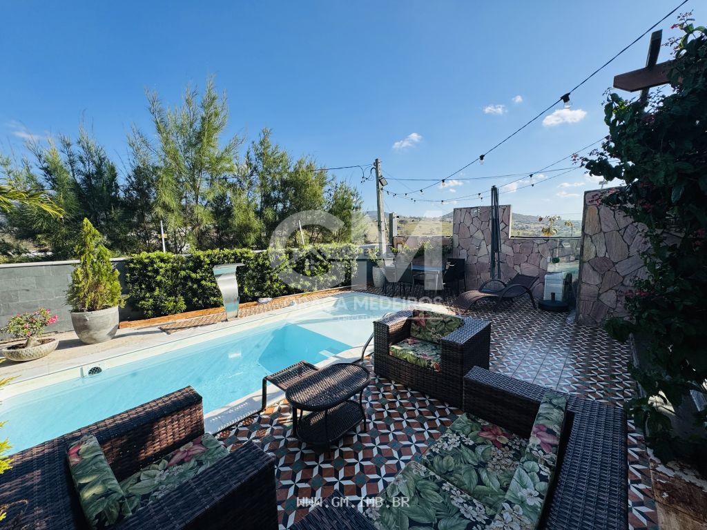 Foto de Casa com 5 quartos, terraço gourmet e piscina 