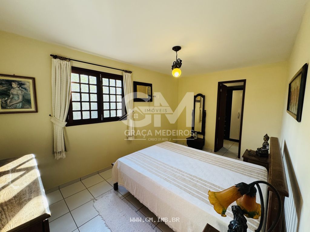 Foto de Casa com 3 quartos + dependência 