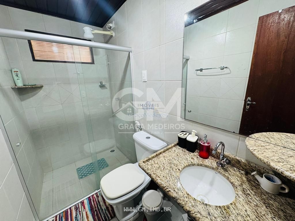 Foto de Casa com 4 quartos em condomínio próximo ao centro