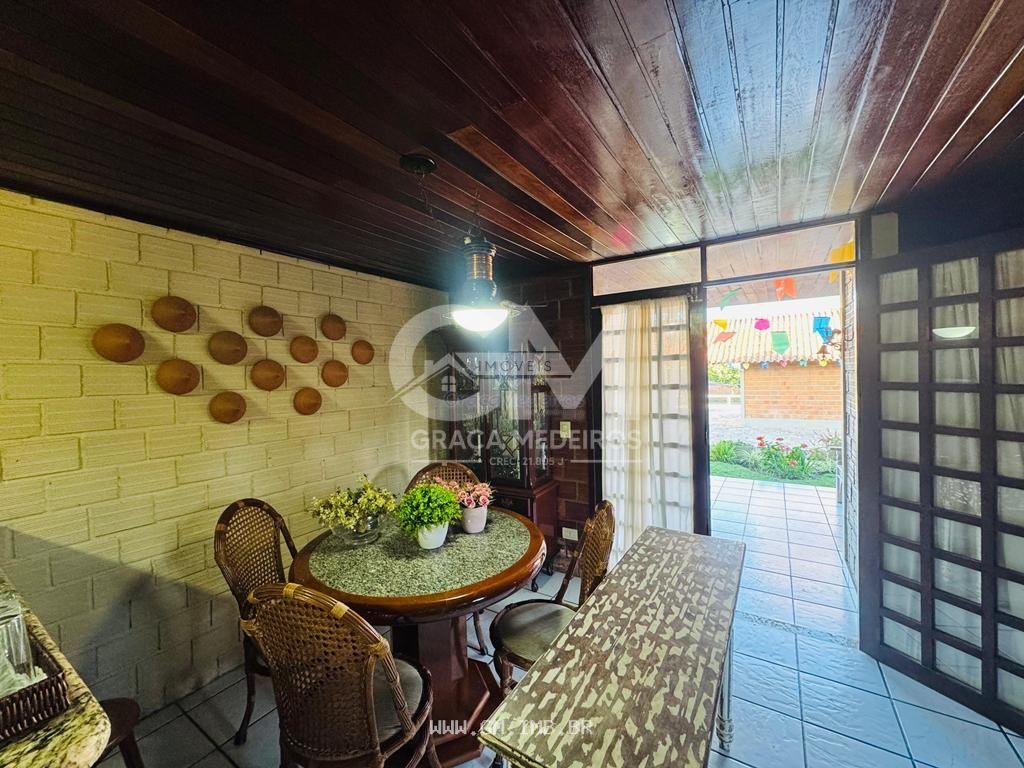 Foto de Casa com 4 quartos em condomínio fechado a 200 metros da pista local