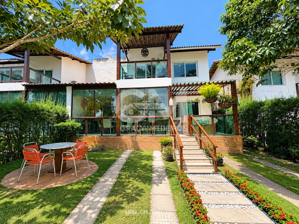 Casa com 4 quartos sendo 3 suítes, em condomínio 