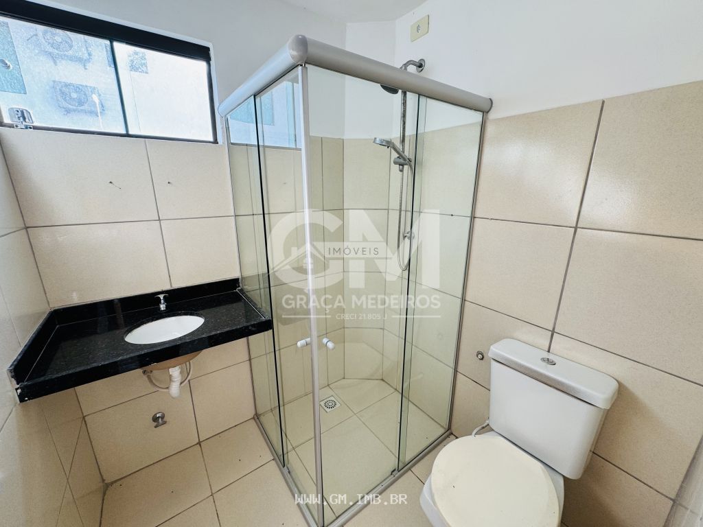 Foto de Casa com 4 quartos sendo 3 suítes, terreno com 360 m² 