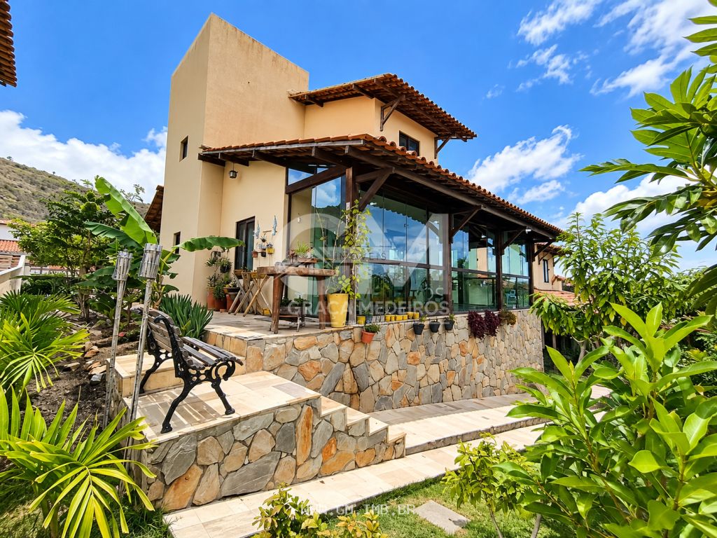 Casa com vista panorâmica em condomínio 