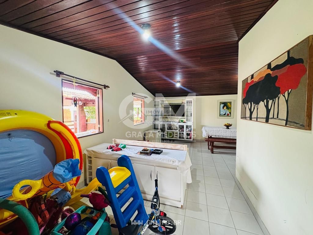 Foto de Casa com 4 quartos em condomínio próximo ao centro