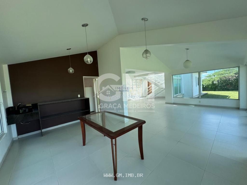 Foto de Casa com 300 metros de área construída em terreno 2.124,59 metros