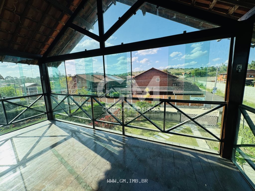 Foto de Casa com 4 quartos sendo 3 suítes, terreno com 360 m² 