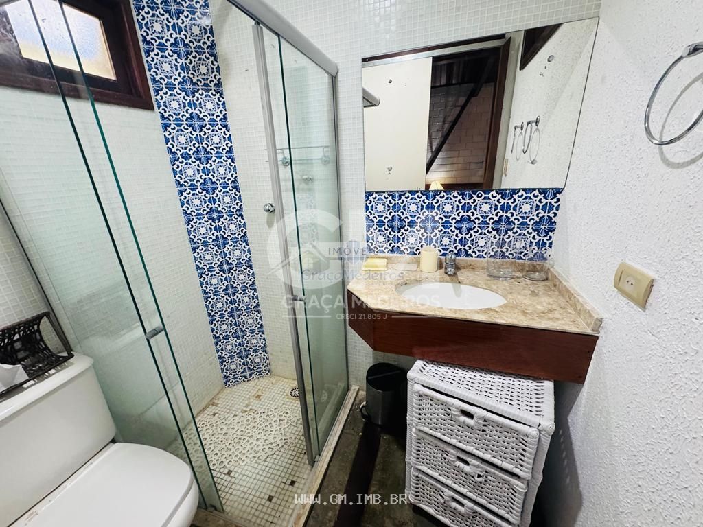 Foto de Casa com vista para as montanhas em condomínio de alto padrão
