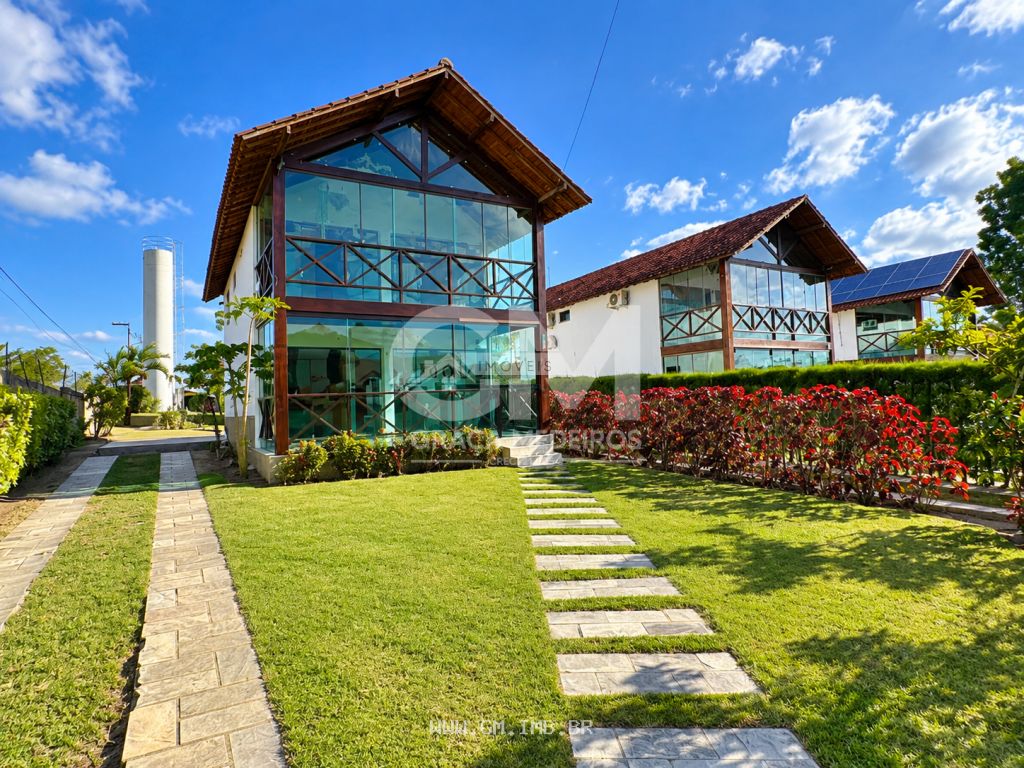 Casa com 4 quartos sendo 3 suítes, terreno com 360 m² 