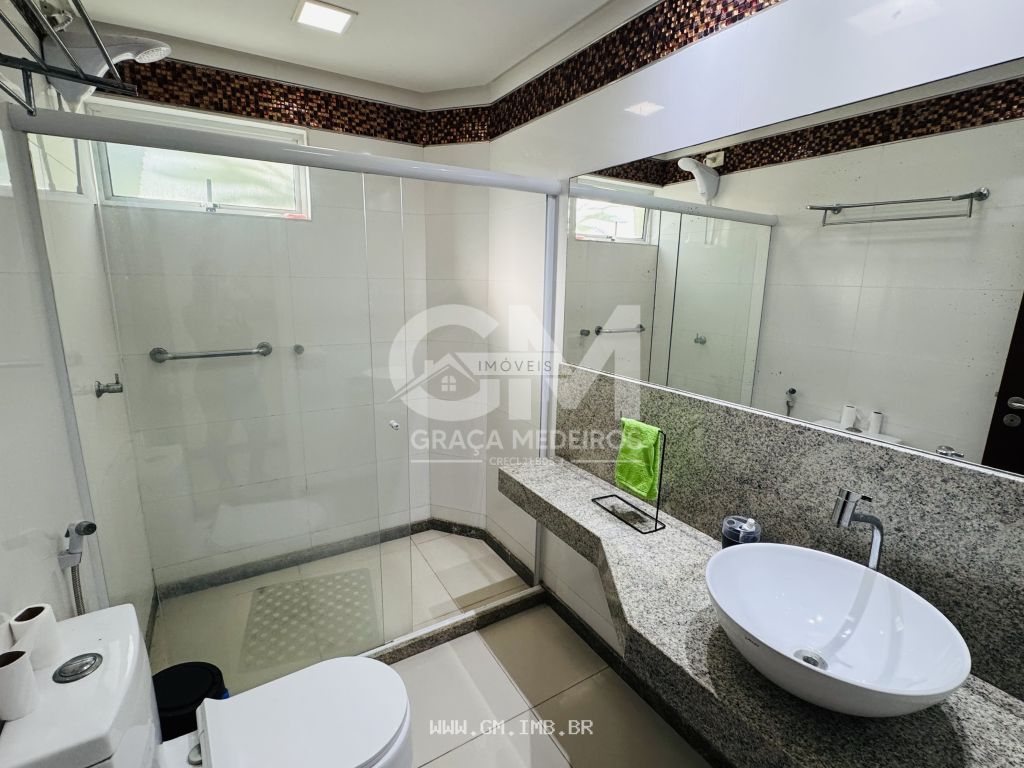 Foto de Casa com 4 suítes, disponível para locação anual
