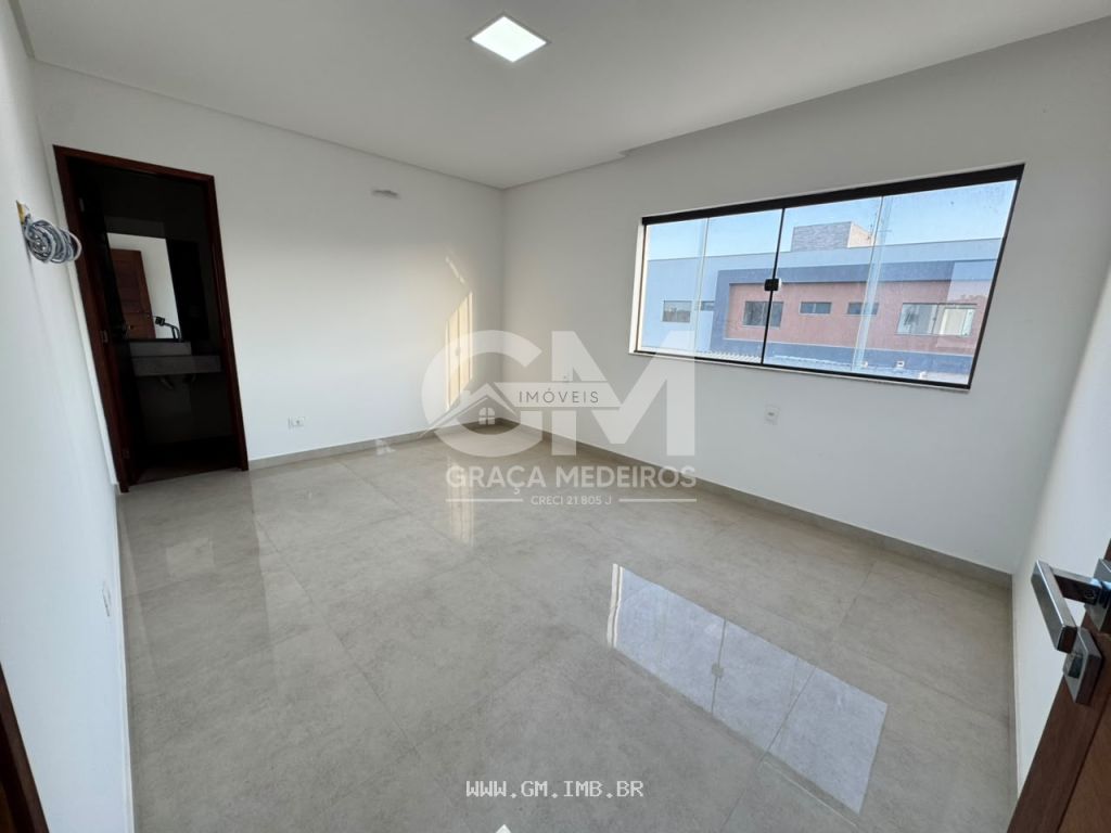 Foto de Casa em condomínio com piscina e espaço gourmet
