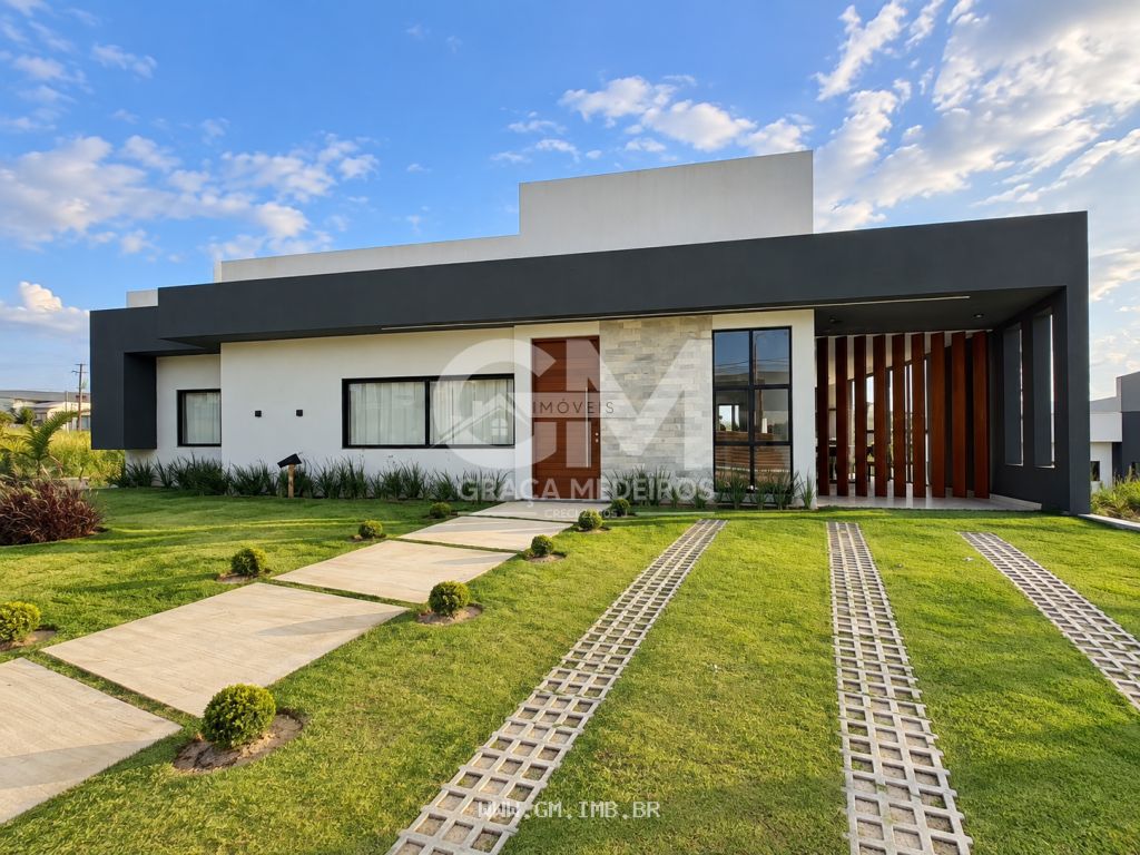 Foto de Casa de alto padrão, 4 suítes, piscina e terraço gourmet 