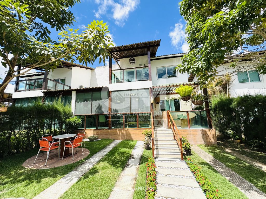 Foto de Casa com 4 quartos sendo 3 suítes, em condomínio 