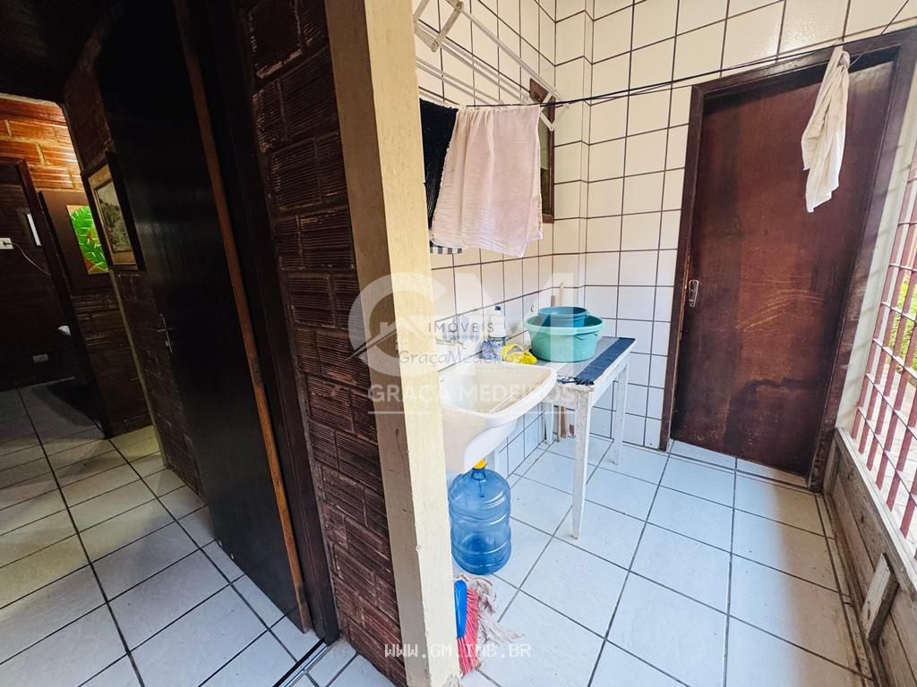 Foto de Casa com 4 quartos em condomínio fechado a 200 metros da pista local