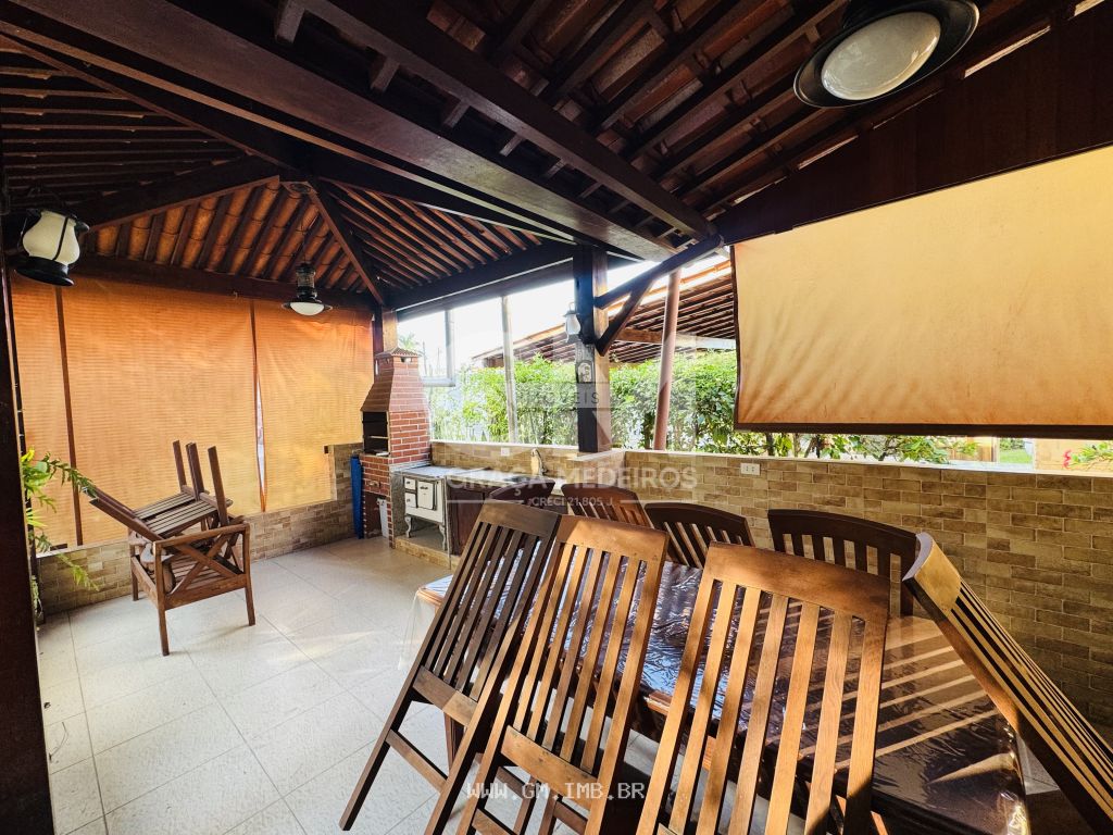 Foto de Casa com 3 quartos + dependência 