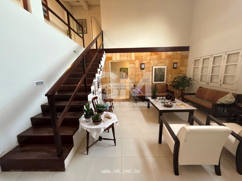 Foto de Casa com 300 metros em terreno com 1.200 metros 