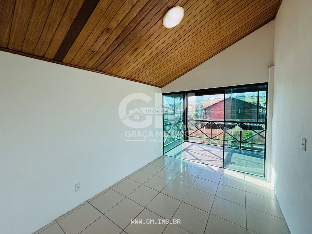 Foto de Casa com 4 quartos sendo 3 suítes, terreno com 360 m² 