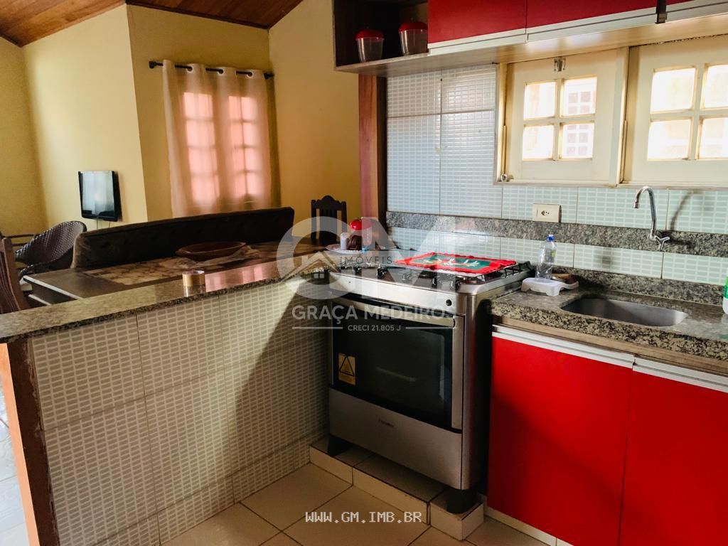 Foto de Casas com 3 quartos em condomínio próximo a pista local