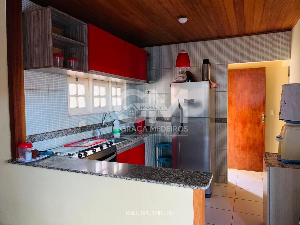 Foto de Casas com 3 quartos em condomínio próximo a pista local
