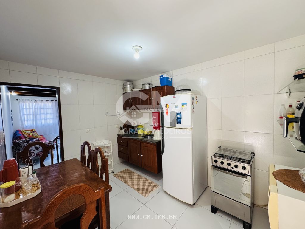 Foto de Casa com 4 quartos sendo 2 suítes, mobiliada em condomínio 